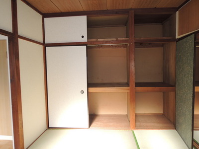 Receipt. Housed large capacity, There are 2 between a half in the entire room!