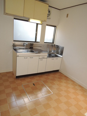 Kitchen. Kitchen space is also window ventilation if easy!
