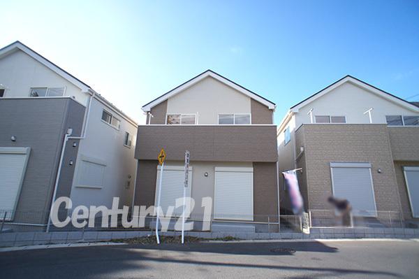 Local appearance photo. Building 2