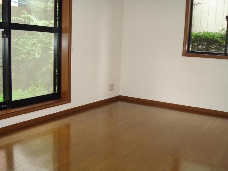 Living and room. 8 pledge is the type of room