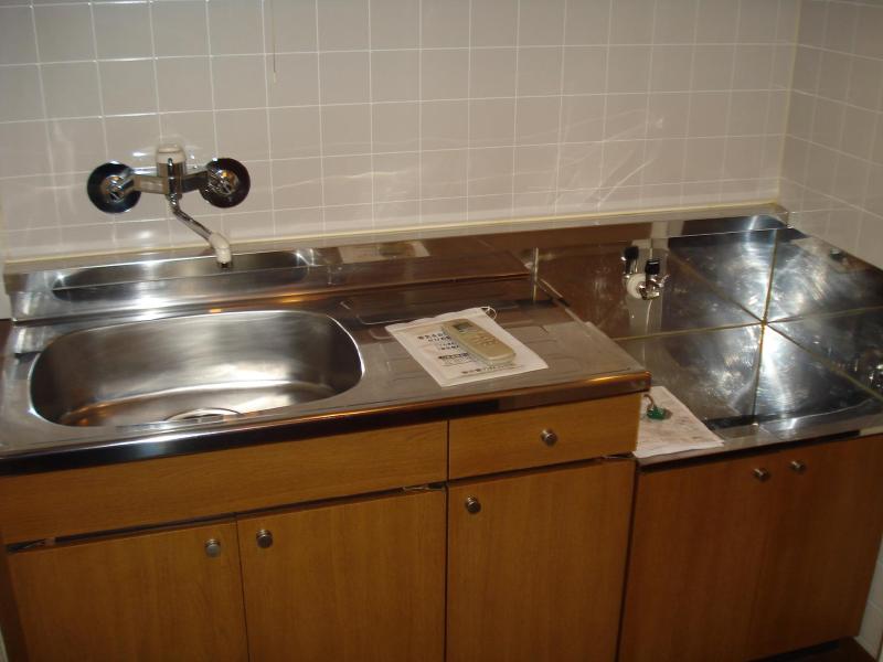 Kitchen. Gas stove can be installed