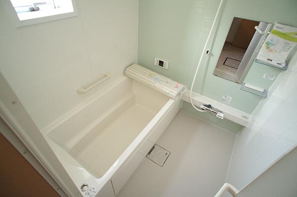 Bathroom. 10 Building