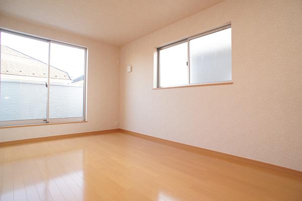 Non-living room. 10 Building