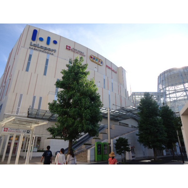 Shopping centre. 2698m to Kashiwa Takashimaya (shopping center)