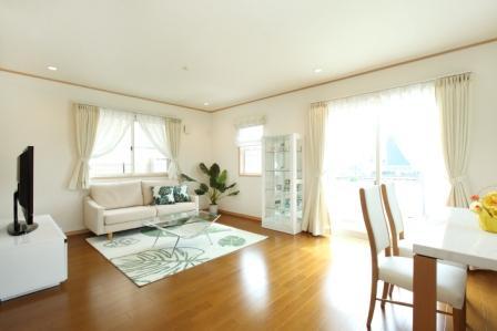 Same specifications photos (living). Introspection Same specifications Photos