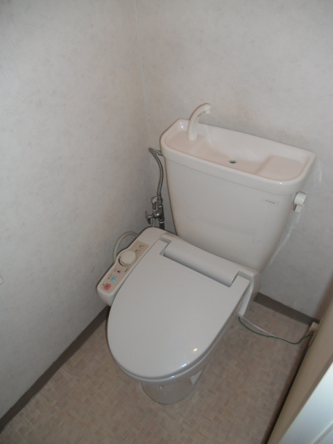 Toilet.  ◆ It is a cold winter also safe in the heating toilet seat ◆