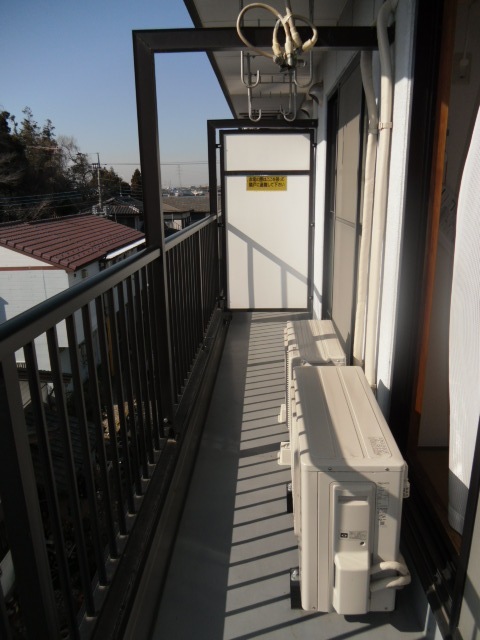 Balcony.  ◆ Also Jose your laundry and futon in the west-facing spacious balcony ◆