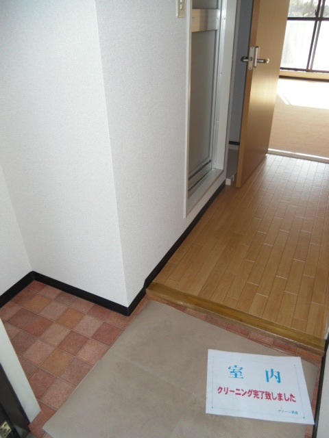 Entrance.  ◆ There shoe box space in the flat entrance!  ◆