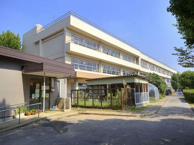 Primary school. Kashiwashiritsu Fujigokoro up to elementary school (elementary school) 383m
