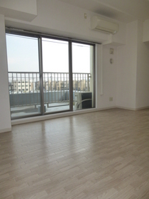 Living and room. Fully equipped because the front of the station
