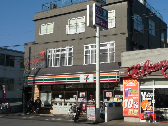 Convenience store. 150m to Seven-Eleven (convenience store)