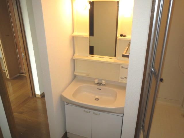 Washroom. Independent wash basin