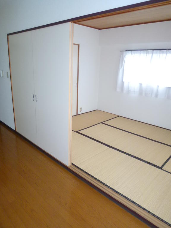 Other room space. DK ~ Japanese-style room