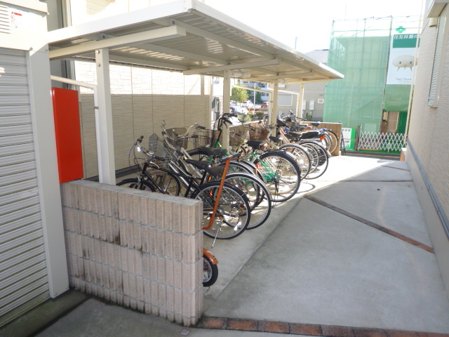 Other common areas.  ☆ Covered bicycle parking lots. Point hard to rust ☆ 