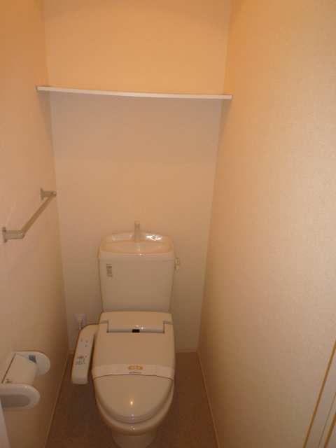 Toilet.  ☆ It comes to a very convenient Washlet if there is a small shelf ☆ 