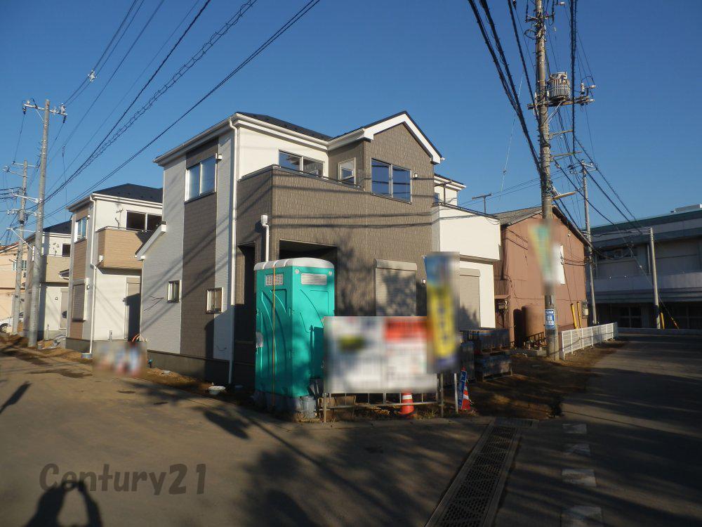 Local photos, including front road. Local (12 May 2013) Shooting