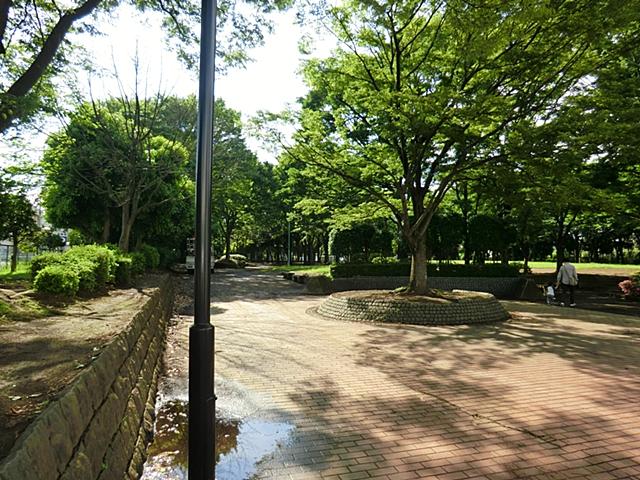 park. 763m until the pine needles second neighborhood park