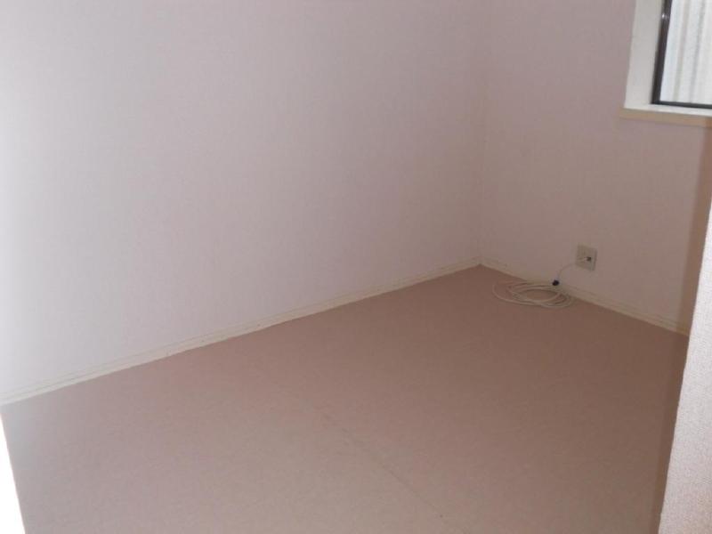 Living and room. Flooring Acknowledged