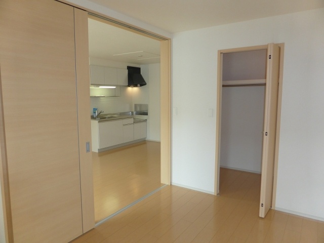 Living and room. 6 Pledge