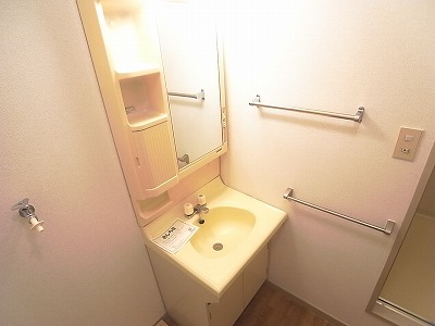 Washroom. Wash dressing room ・ There washbasin independent.