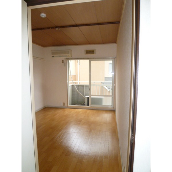 Living and room. With Western-style air-conditioned