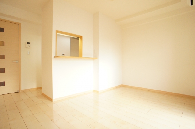 Living and room. Popular counter kitchen