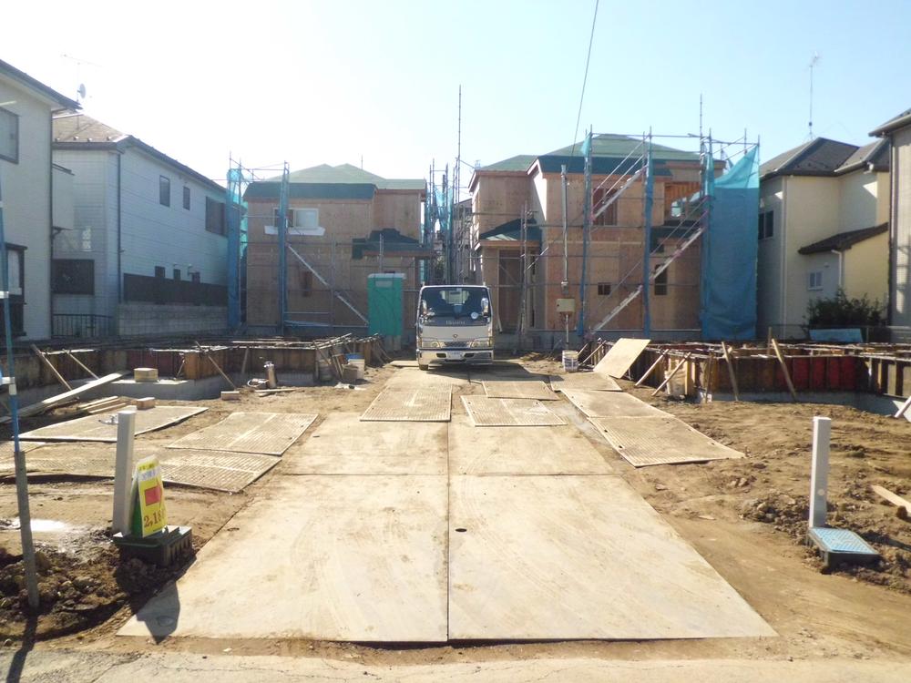 Local photos, including front road. Local (11 May 2013) Shooting