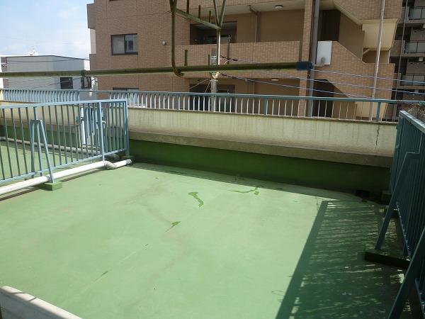 Balcony. Spacious roof balcony. 