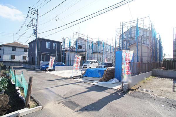 Local photos, including front road. Local (11 May 2013) Shooting