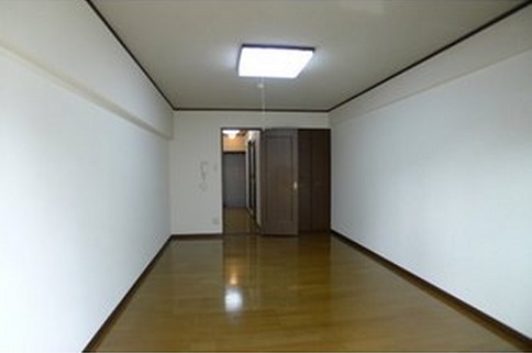 Other room space. 2 people are tenants can really wide