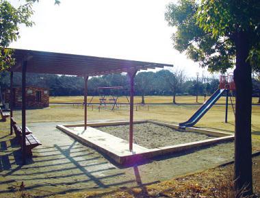 park. ● while you walk slowly 1340m your neighborhood to Sports Park Funato, Funato to Sports Park. While watching the children play in a sandbox and swing, Why not mom friend and information exchange on the bench. 