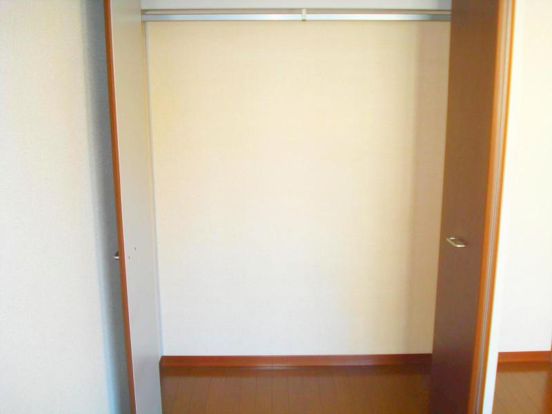 Receipt. Storage space is also wide.