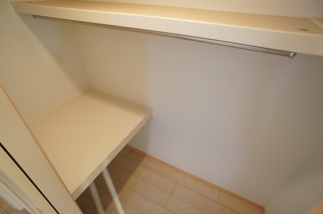 Receipt. Walk-in closet