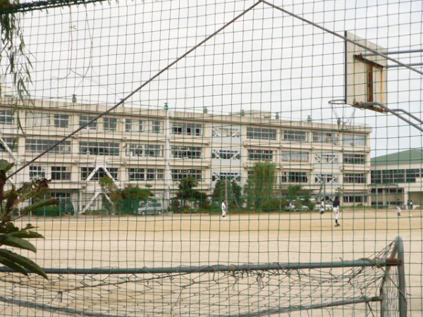 Junior high school. Kashiwashiritsu Kashiwadai three to junior high school (junior high school) 40m