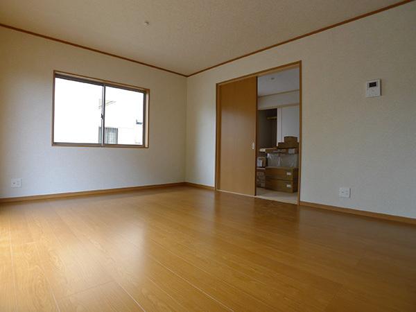 Living. Conversation of your family is lively, Open-minded LDK