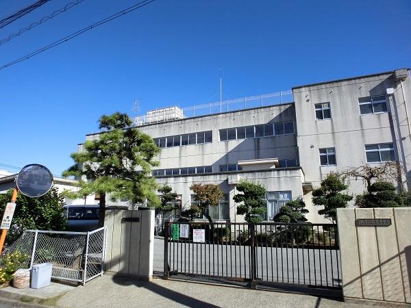 Junior high school. 480m to the pine needle junior high school