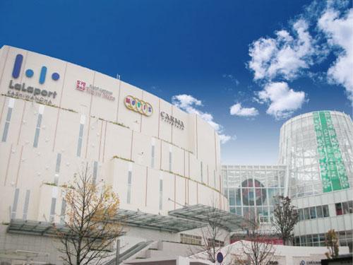 Shopping centre. Nearest station Kashiwanoha campus station of adjacent LaLaport