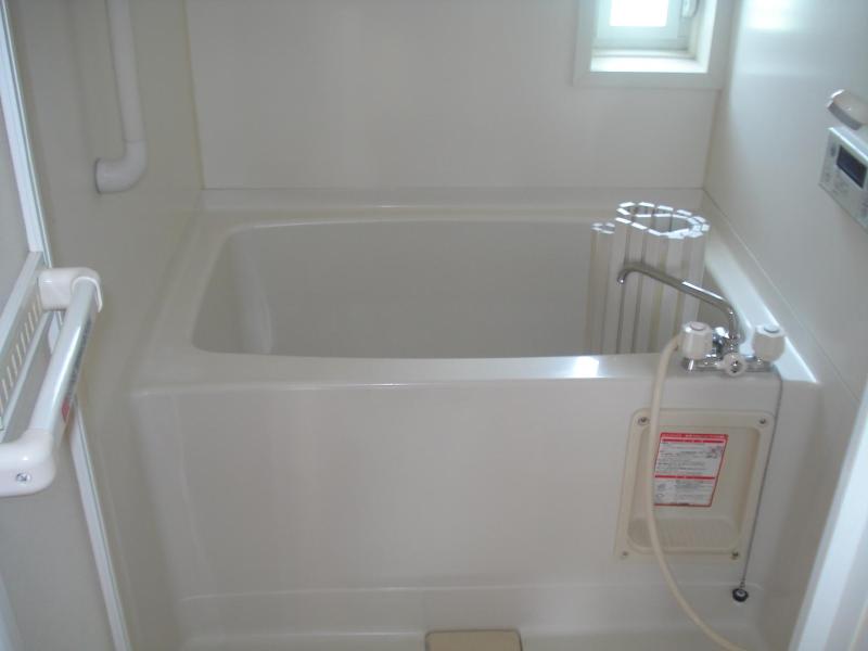 Bath. Spacious bathroom