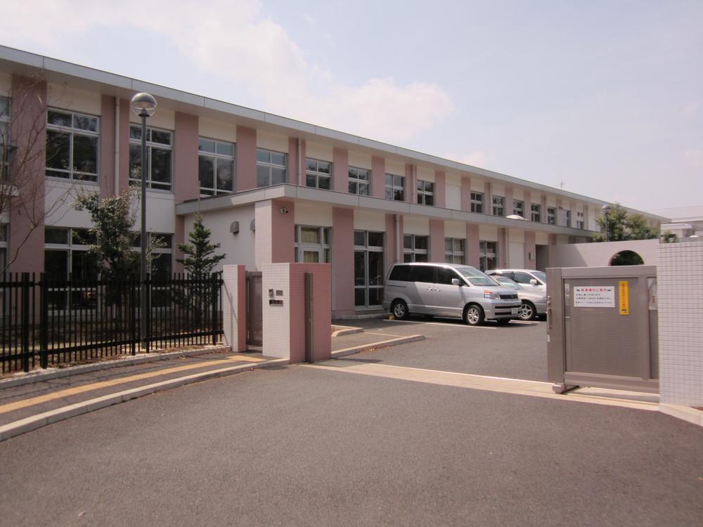 Primary school. Kazehaya to Southern Elementary School 650m