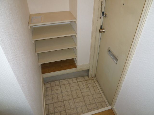Entrance. Cupboard