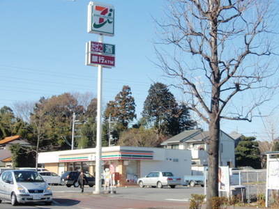 Convenience store. 500m to Seven-Eleven (convenience store)