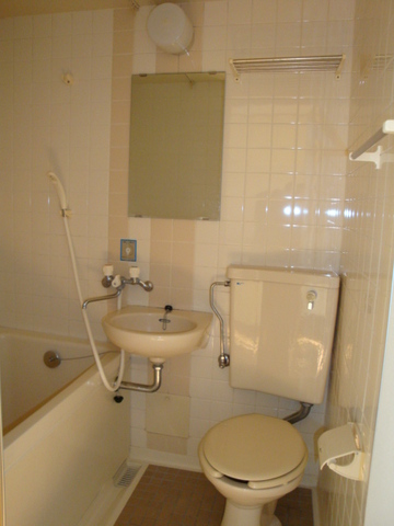 Bath. 3-point unit bus