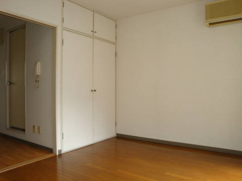 Living and room. Is taken between easy-to-use.