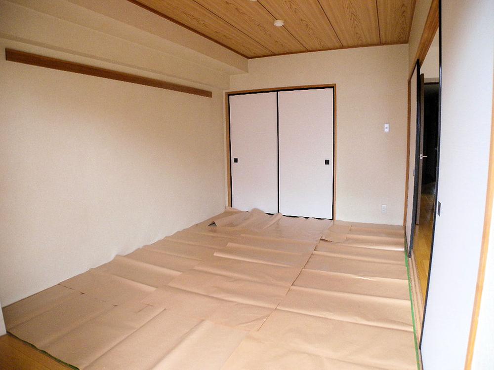 Non-living room. Japanese-style room that is a living and Tsuzukiai (June 2013) Shooting