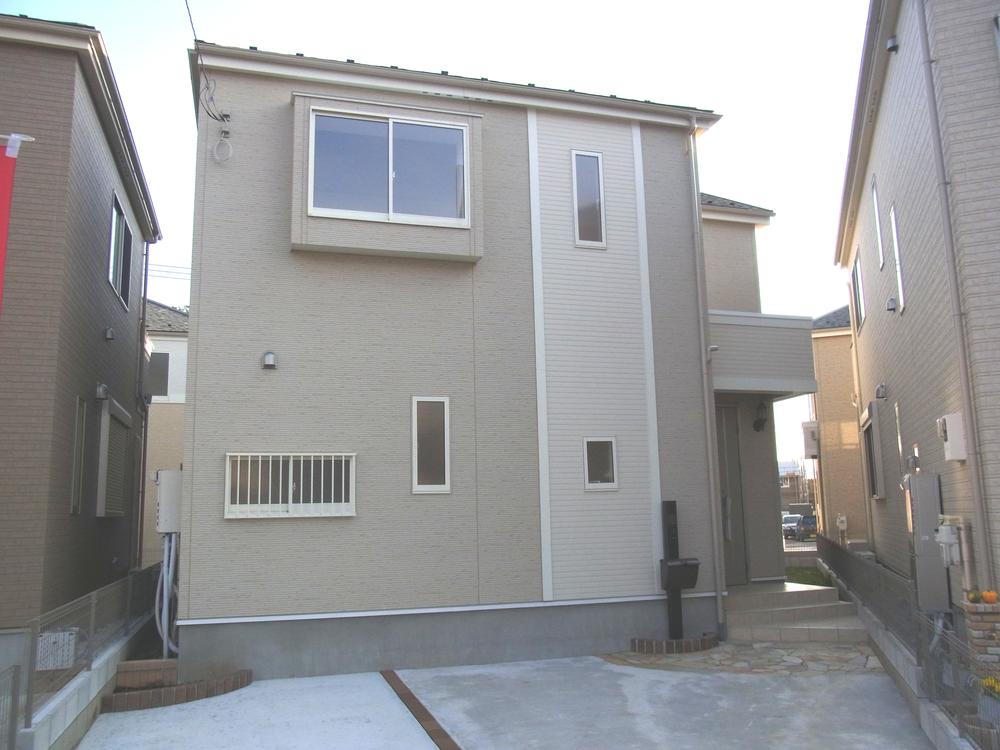 Local appearance photo. Local (11 May 2013) Shooting