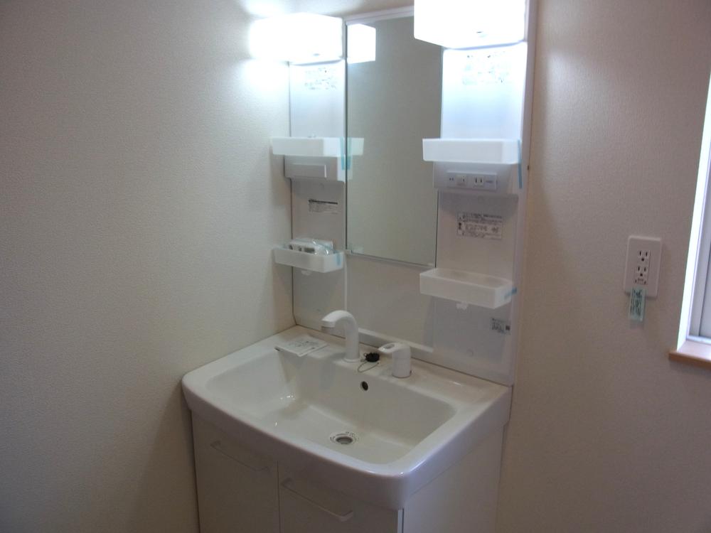 Wash basin, toilet. Indoor (11 May 2013) Shooting