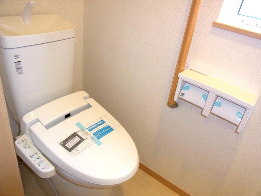 Toilet. Indoor (11 May 2013) Shooting