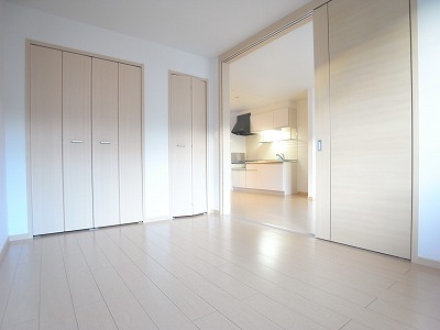 Other room space. Living next to the Western-style 6 quires.