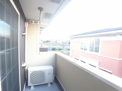 Balcony. Spacious balcony ・ There laundry clotheshorse.