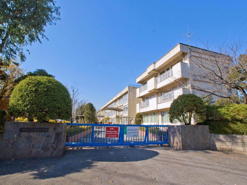 Primary school. 330m until Saturday, the South Elementary School